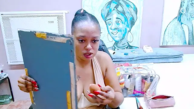 Snapshot of TyraHotxxx chatting on June 2, 6:04 am TyraHotxxx online show from June 2, 6:04 am