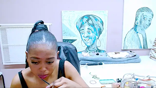 Snapshot of TyraHotxxx chatting on June 4, 6:08 am TyraHotxxx online show from June 4, 6:08 am