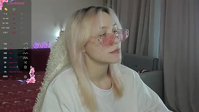 EmilyTrase online show from April 24, 1:19 am