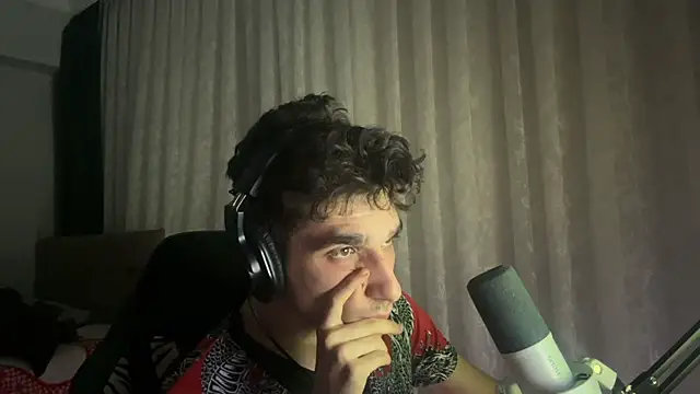 Snapshot of enesbabakral chatting on March 13, 11:11 pm enesbabakral online show from March 13, 11:11 pm