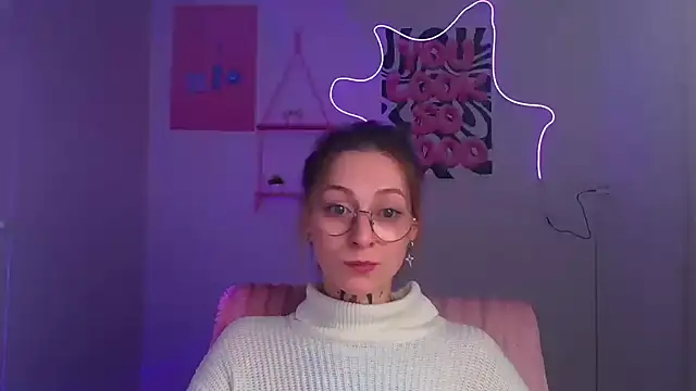 Esmi Winter online show from March 18, 6:27 am