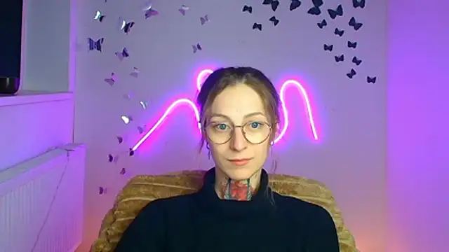 Esmi Winter online show from April 13, 5:40 pm