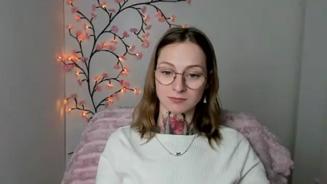 Esmi Winter online show from April 14, 5:30 pm