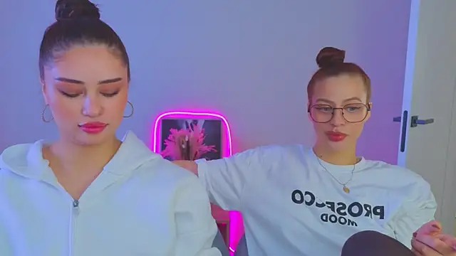 Snapshot of Sofia_Plump chatting on June 15, 1:13 pm Sofia Plump online show from June 15, 1:13 pm