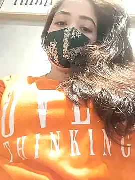 02Hot-Queen online show from March 10, 9:03 am