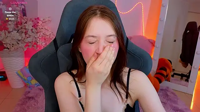 MmollyMay online show from April 24, 10:50 am