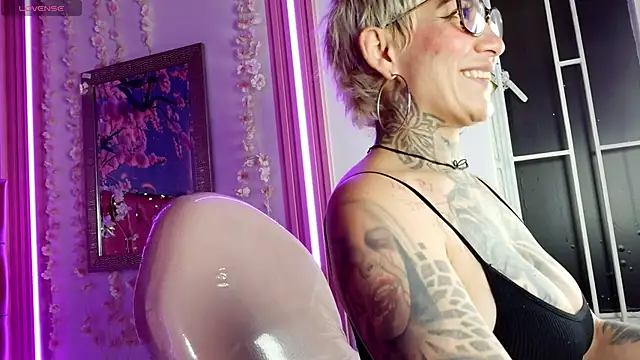 Everlyn sexx online show from May 2, 2:33 pm
