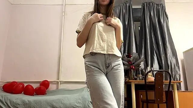 Snapshot of VickieKush chatting on February 19, 4:03 pm VickieKush online show from February 19, 4:03 pm