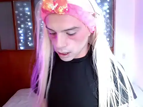 DanniHotBoy02 online show from February 21, 7:15 pm