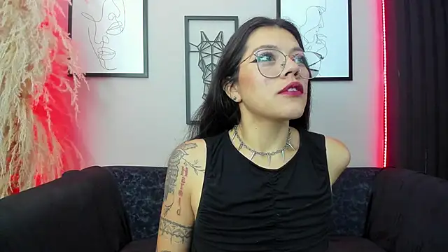 Lanadelrey 1 online show from April 20, 11:57 am