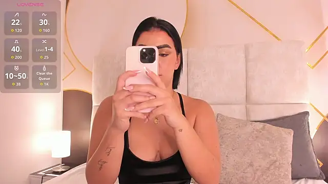 caroo giraldo   online show from April 5, 11:40 am