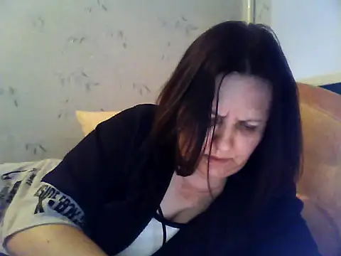 Snapshot of LockyCharm111 chatting on April 24, 5:26 pm LockyCharm111 online show from April 24, 5:26 pm