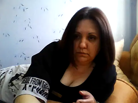Snapshot of LockyCharm111 chatting on April 25, 8:17 am LockyCharm111 online show from April 25, 8:17 am