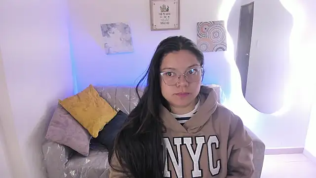 Snapshot of Afrodita_rouss chatting on February 13, 9:22 pm Afrodita rouss online show from February 13, 9:22 pm