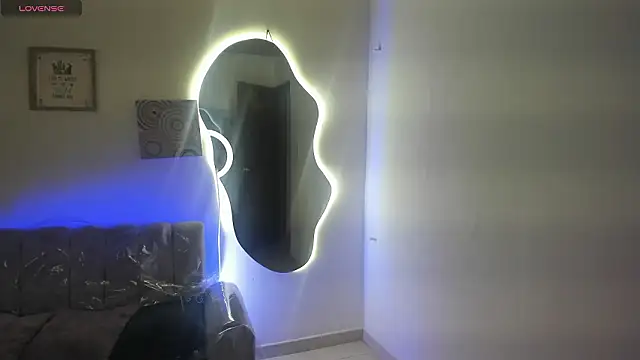 Snapshot of Afrodita_rouss chatting on March 5, 8:49 pm Afrodita rouss online show from March 5, 8:49 pm