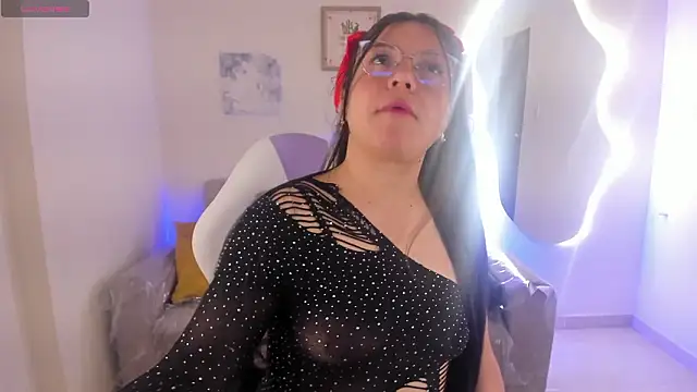 Snapshot of Afrodita_rouss chatting on March 6, 8:49 pm Afrodita rouss online show from March 6, 8:49 pm