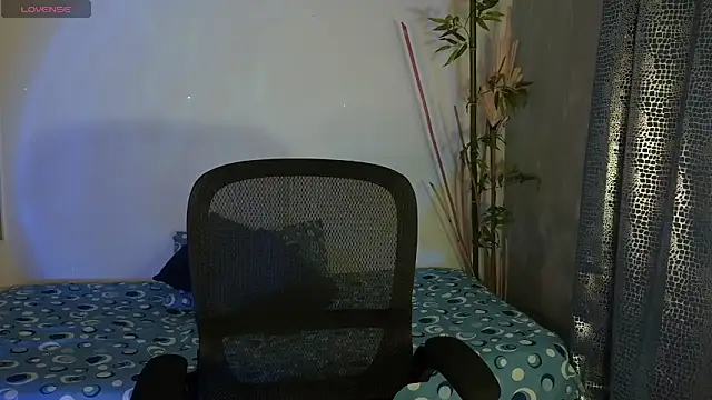 Snapshot of eithan_jonnes chatting on February 25, 10:52 pm eithan jonnes online show from February 25, 10:52 pm