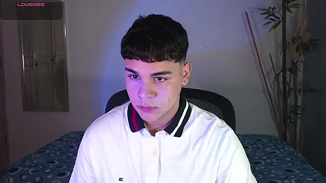 Snapshot of eithan_jonnes chatting on February 26, 7:57 pm eithan jonnes online show from February 26, 7:57 pm