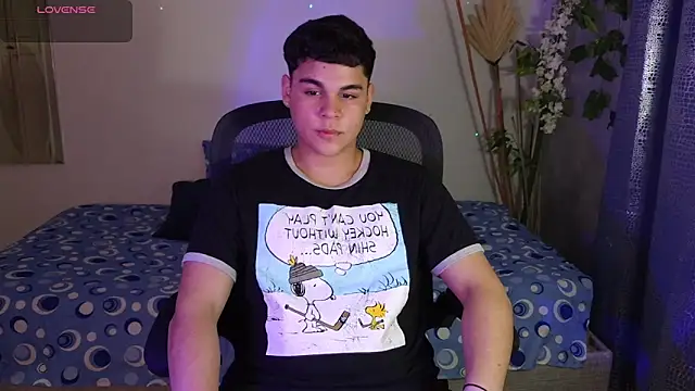 Snapshot of eithan_jonnes chatting on March 7, 12:07 am eithan jonnes online show from March 7, 12:07 am