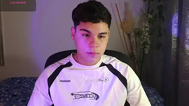 Snapshot of eithan_jonnes chatting on March 8, 6:34 pm eithan jonnes online show from March 8, 6:34 pm