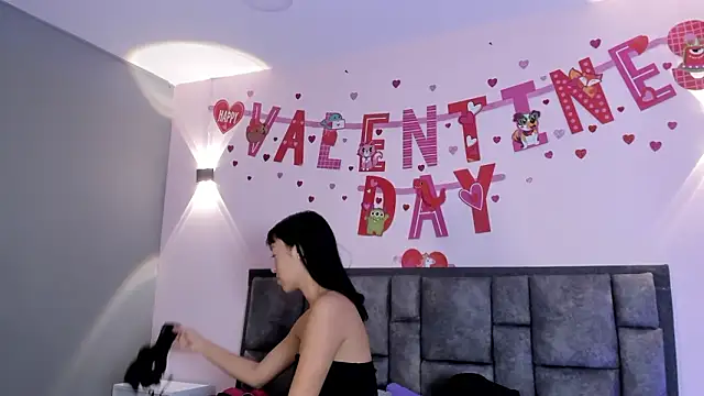 PeytonLouise online show from February 17, 12:45 pm