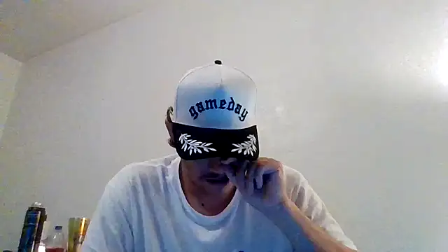 Tallhungandcloudy online show from February 19, 8:21 am