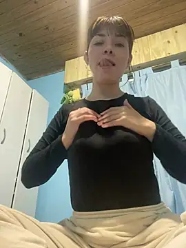 Snapshot of Luna33- chatting on July 24, 10:19 pm Luna33- online show from July 24, 10:19 pm