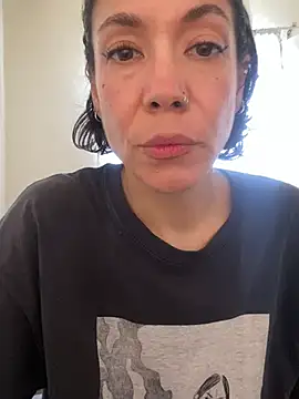 JeanneDuval8888 online show from April 10, 10:25 pm