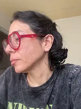 Snapshot of JeanneDuval8888 chatting on May 16, 9:57 pm JeanneDuval8888 online show from May 16, 9:57 pm