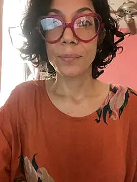Snapshot of JeanneDuval8888 chatting on June 11, 12:43 am JeanneDuval8888 online show from June 11, 12:43 am