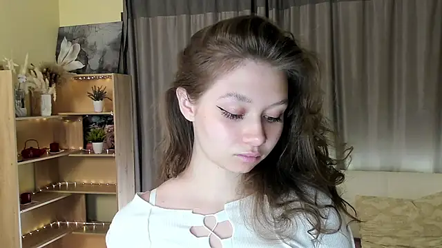 HolliBillig online show from April 7, 7:03 pm