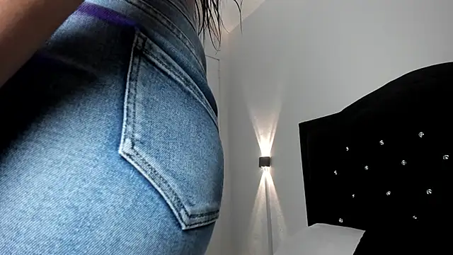 gisell antonella online show from April 16, 1:01 pm