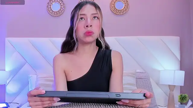 Snapshot of ValeryGomezz chatting on April 27, 1:53 pm ValeryGomezz online show from April 27, 1:53 pm