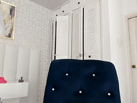 Snapshot of AngellHott_ chatting on March 6, 10:39 pm AngellHott online show from March 6, 10:39 pm