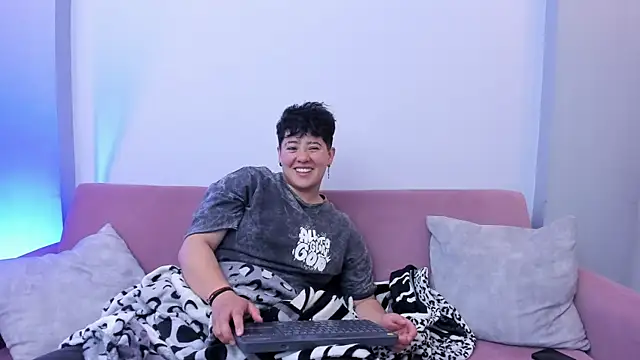 Gaia n Nix online show from April 1, 4:24 am