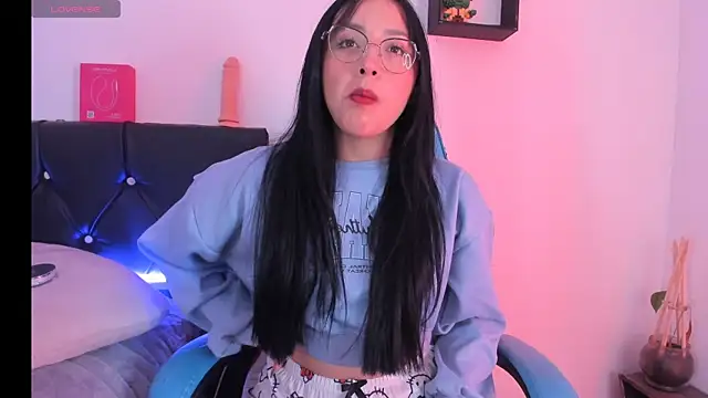  Mia kiss  online show from April 7, 11:59 pm