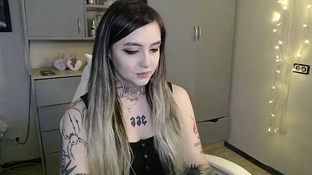 Rin Tozier online show from April 2, 1:25 am