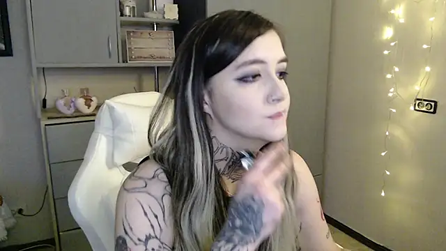 Rin Tozier online show from April 7, 1:06 am