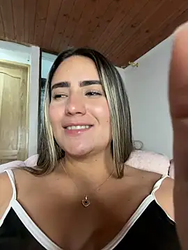 Snapshot of Miilana_ chatting on May 3, 5:02 am Miilana online show from May 3, 5:02 am