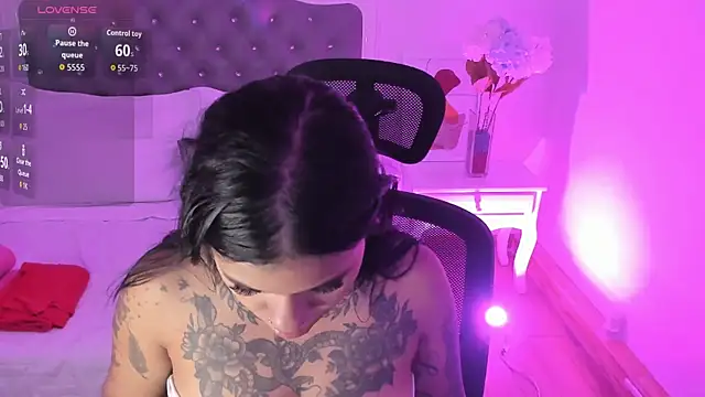 Aisha Haddad online show from February 19, 2:24 pm