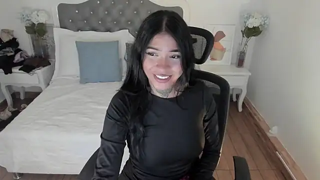 Aisha Haddad online show from April 21, 1:28 pm