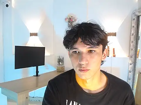 jullian ricci online show from April 9, 8:58 pm