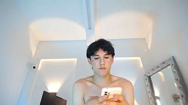 jullian ricci online show from April 20, 8:21 pm