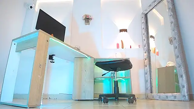 jullian ricci online show from April 21, 2:51 am