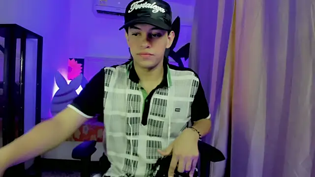 Top and bottom online show from April 12, 8:25 pm