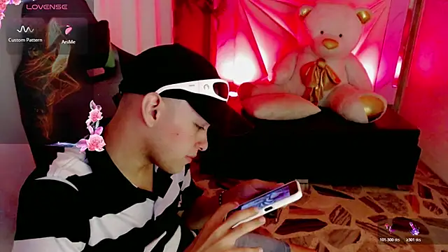 Top and bottom online show from April 21, 2:51 am