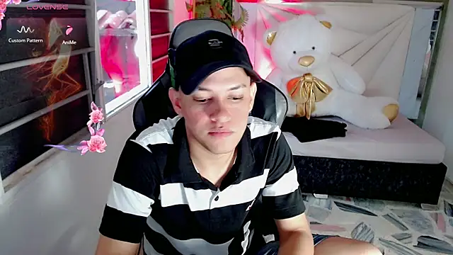 Top and bottom online show from April 21, 9:28 pm