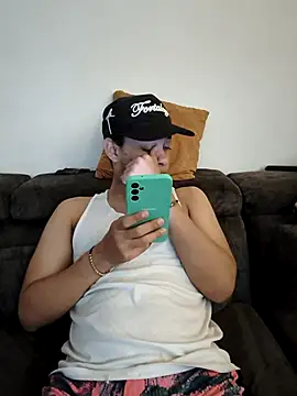 Top and bottom online show from August 6, 7:16 pm