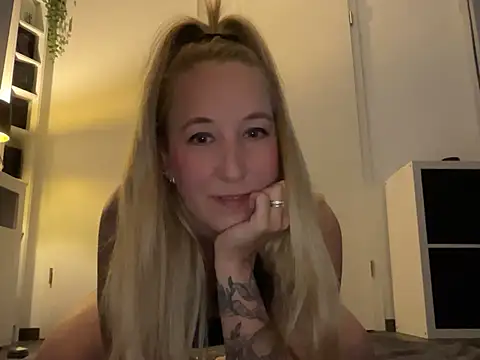 Ninimaus online show from May 8, 6:13 pm