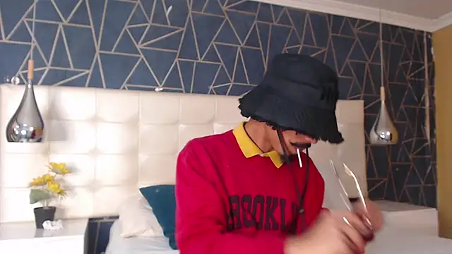 NoaahTylor online show from February 15, 7:10 pm